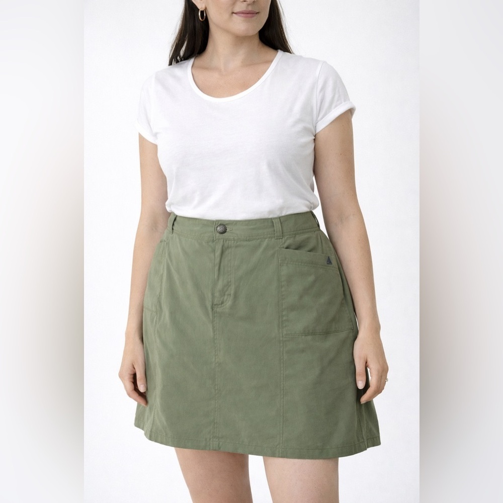 Women’s LL Bean Skort Runabout Hiking Stretch Skirt Green size 16 Regular